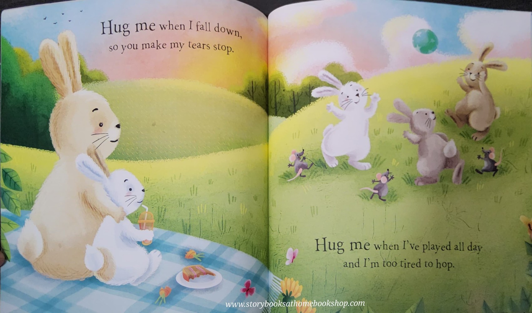 หนังสือนิทานปกอ่อน** ♥️HUG ME