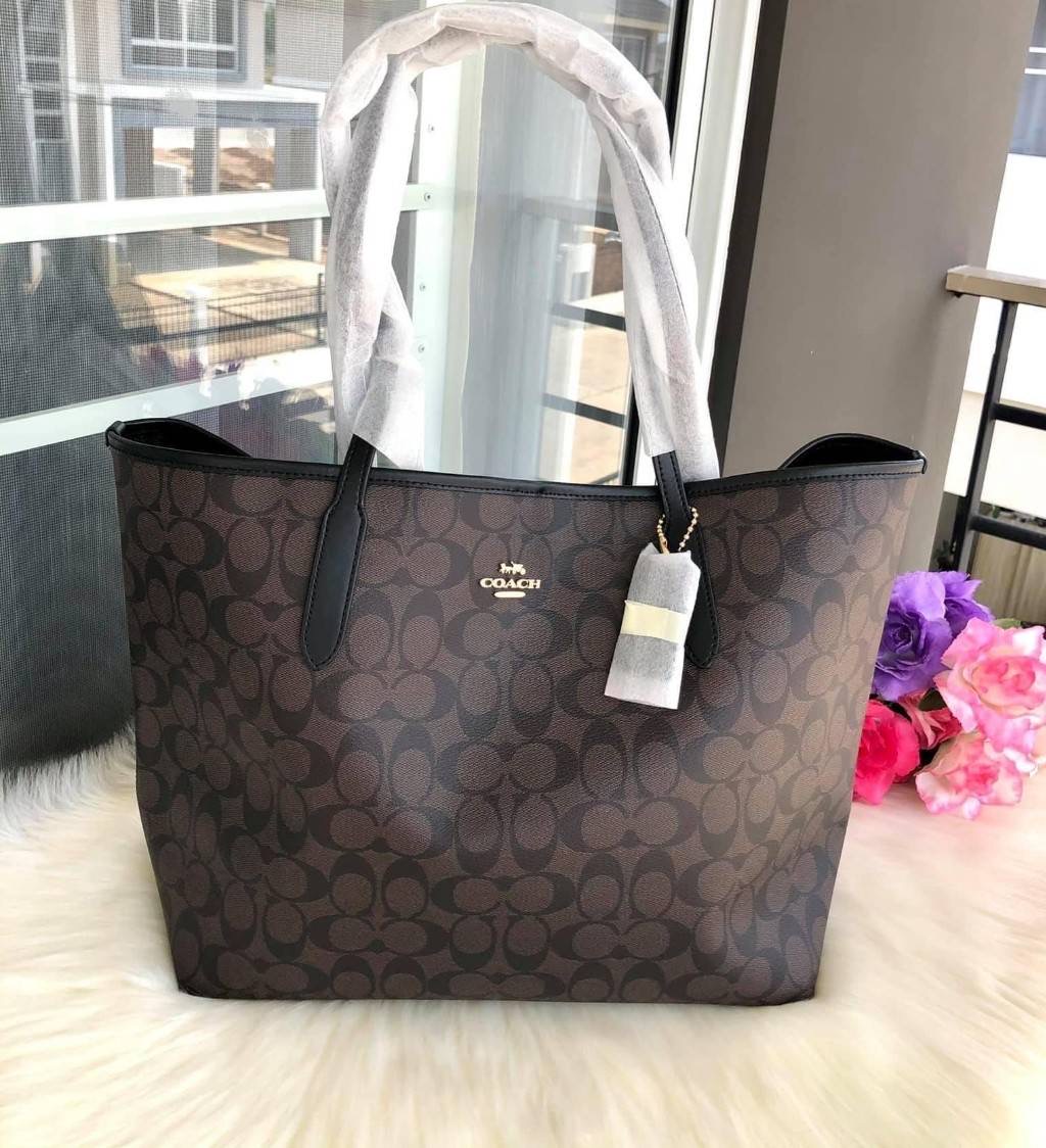 NEW COACH CITY TOTE IN SIGNATURE CANVAS ทรง Tote sopping bag รุ่นใหม่ค่ะ มีกระดุมด้านใน จุได้เยอะค่ะ 💥ขนาด 16" Top (L) x 11 1/2" (H) x 6 1/4" (W)