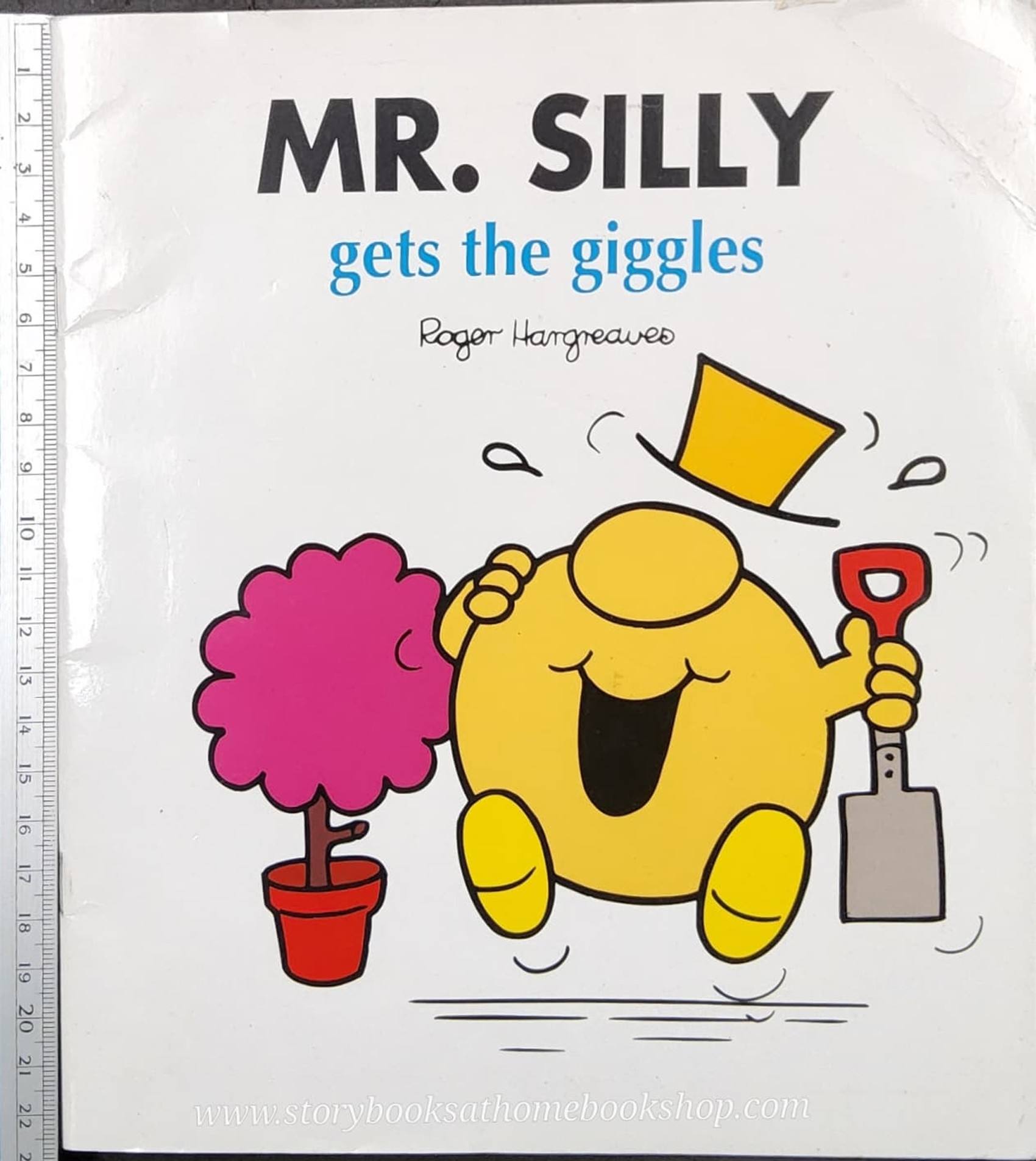 LITTLE MISS&MR.MEN👍 🍅🍅MR.SILLY GETS THE GIGGLES BY Roger Hargreaues