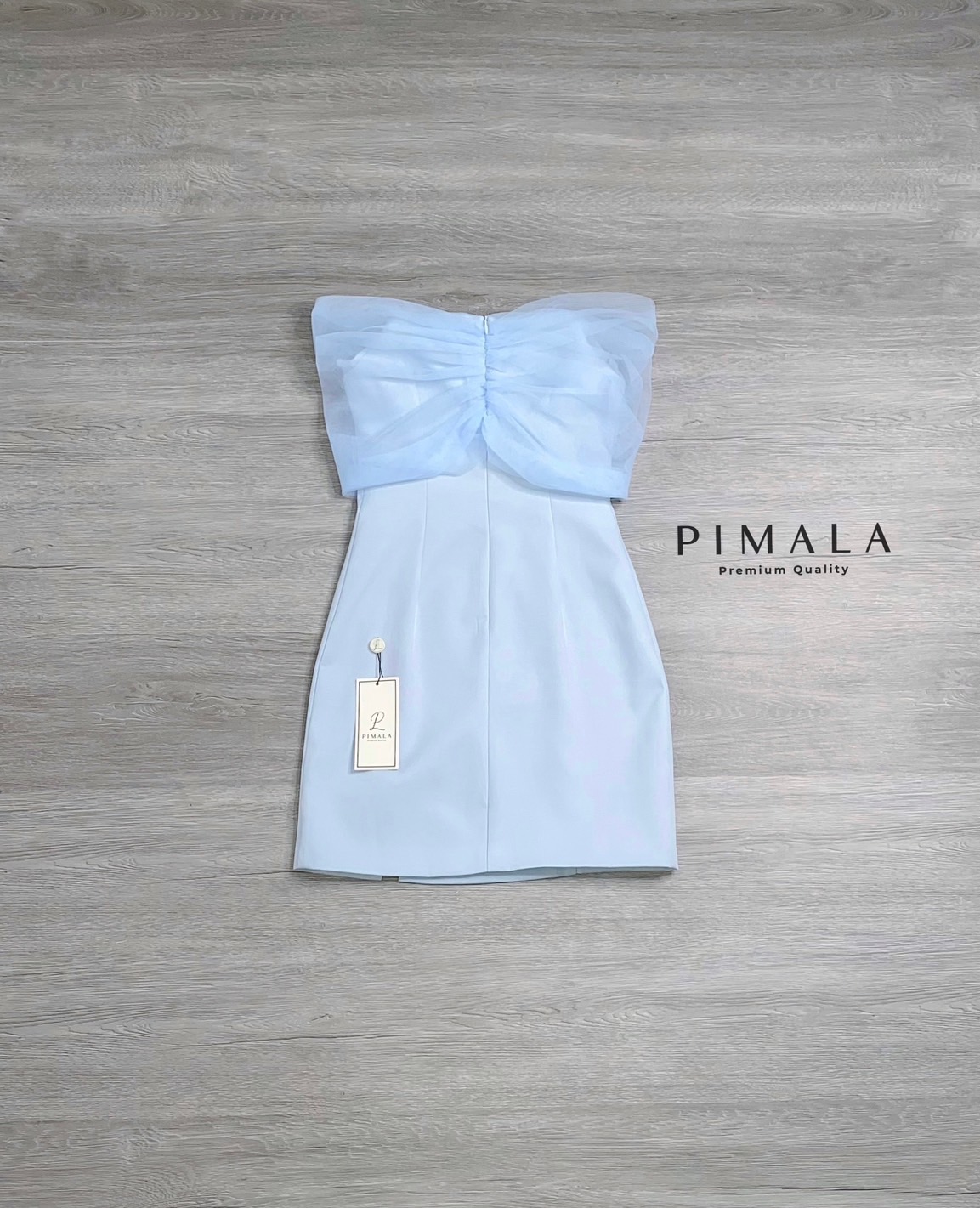 เดรสเปิดไหล่สีฟ้าทรงสวยมาก