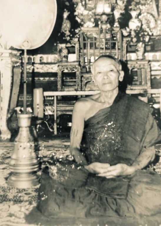 พระทันตธาตุครูบาคำฟู วัดยั้งปวน อ.หางดง จ.เชียงใหม่ พร้อมพระพระเกศา และเส้นเกศา ได้มาจากสล่านพ อายุประมาณ 64 ปี ได้พระทันตธาตุนี้มาจากคน อ.หางดง เจ้าของทันตธาตุเดิมเป็นลูกศิษย์ ใกล้ชิดครูบาคำฟู สล่านพได้พระทันตธาตุมาในราว ๆ ปี 2547