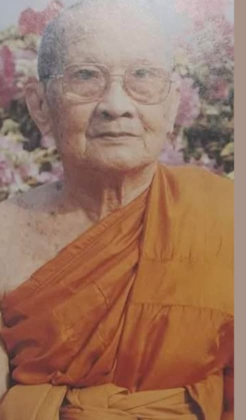 พระทันตธาตุ ครูบาแก้ว วัดเด่นชัย จ.แพร่ ได้มาจากคุณประวิทย์ ได้สืบมาจากคุณพ่อของคุณประวิทย์