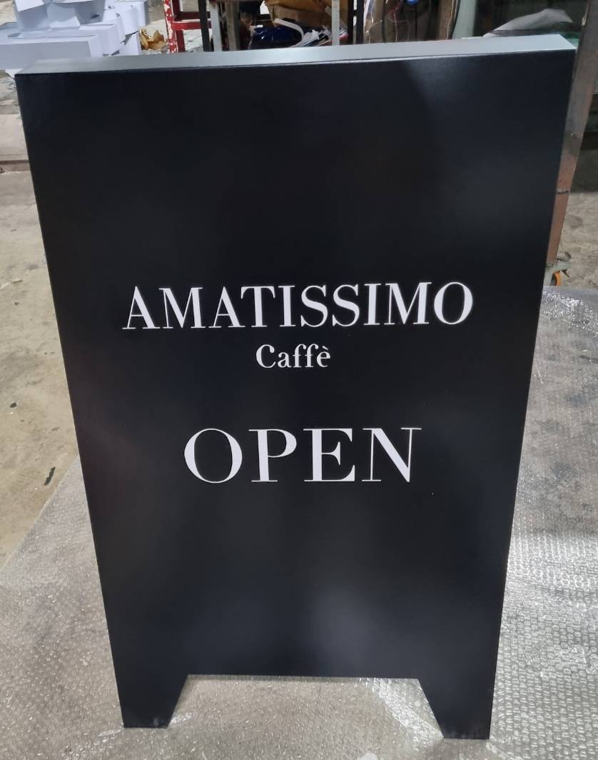 #ป้ายเหล็กฉากสามเหลี่ยมติดสติ๊กเกอร์ไดคัท