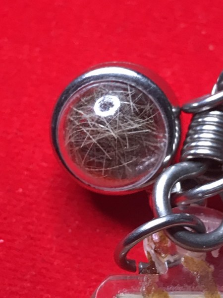 บูชาแล้ว แหนบหนีบกระเป๋าเสื้อติดรูปถ่าย พระเกศา หลวงพ่อพระราชอุทัยกวี (หลวงพ่อพุฒิ) เจ้าคณะจังหวัดอุทัยธานี