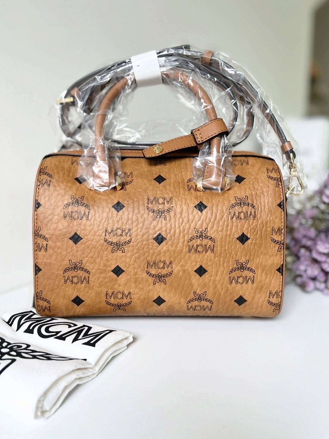 New MCM Essential Boston สายหนังปรับสั้น/ยาว ถอดได้