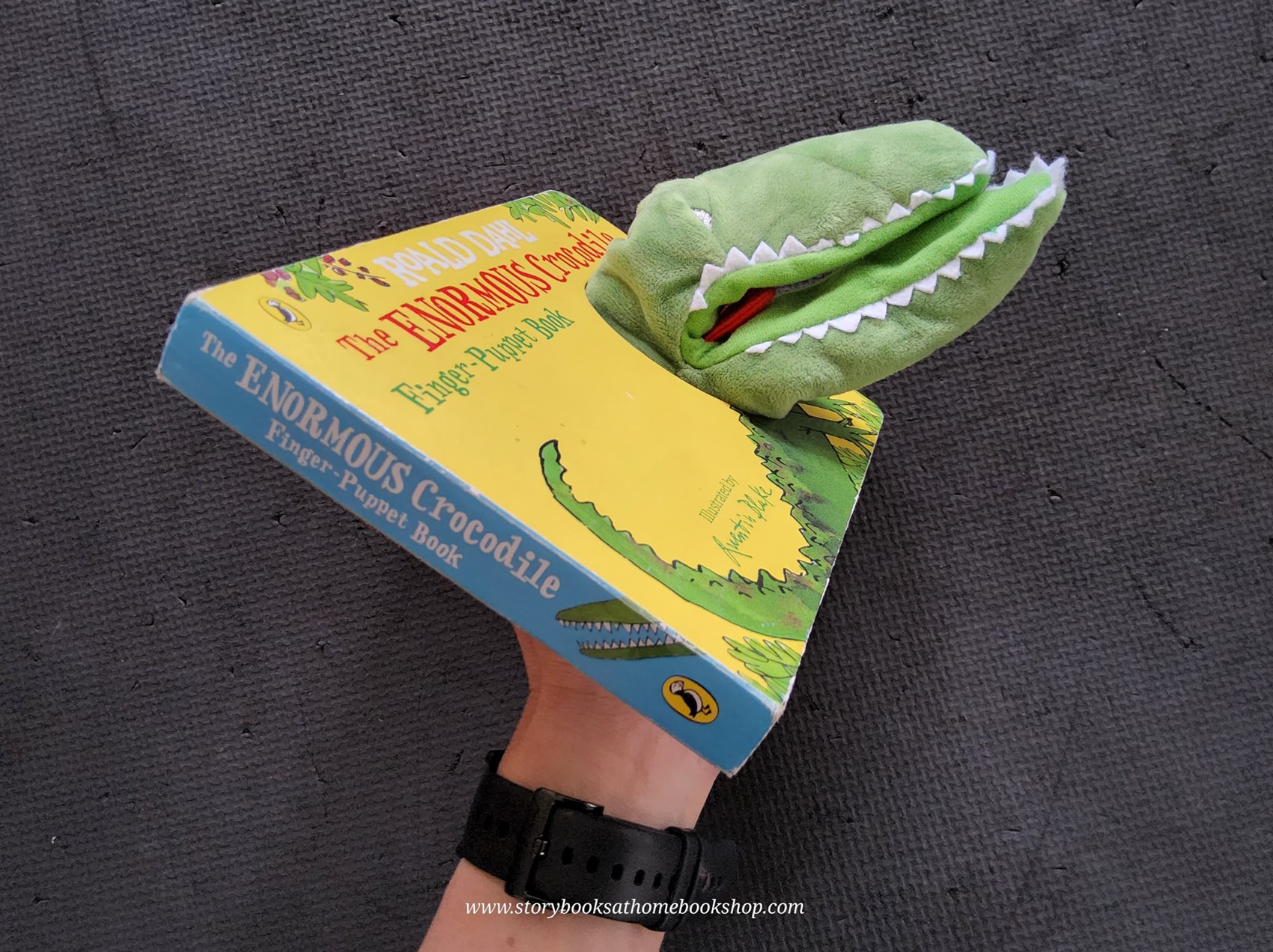 FINGER PUPPET BOARD BOOK** 🍅🍓THE ENORMOUS CROCODILE BY ROALD DAHL