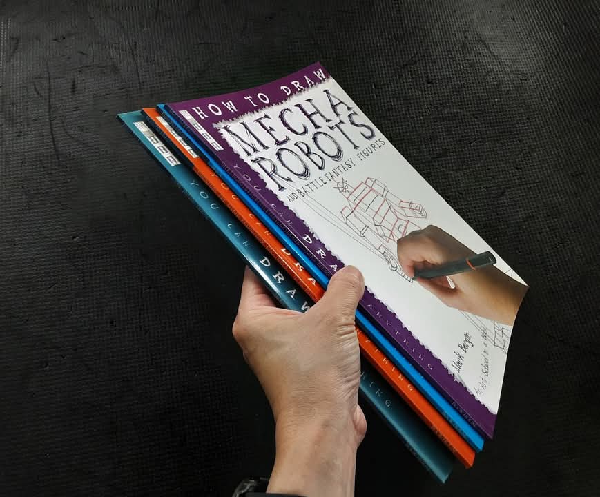 DRAWING BOOKS SET** ð
HOW TO DRAW 4 BOOKSâĨïļ *MECHA ROBOTS *SHIPS *DINOSAURS *THE HUMAN FIGURE