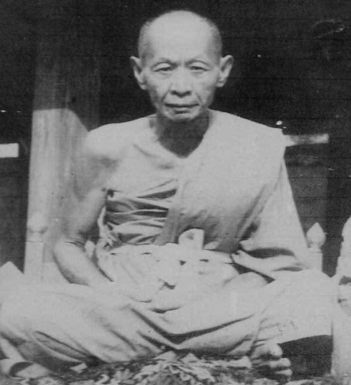 พระทันตธาตุครูบาคำมูล วัดพระบาทแม่ไทย อ.แม่ทะ จ.ลำปาง ได้มาจากครูบรรจง อายุ 92 ปี เสียชีวิตแล้วเมื่อมี 2565 ครูบรรจงเคยสอนที่โรงเรียนใน อ.แม่พริก จ.ลำปาง ครูบรรจงได้รับพระทันตธาตุครูบาคำมูลเมื่อปี 2532 โดยได้รับมาจากศิษย์ฯ ใกล้ชิดของครูบาคำมูล