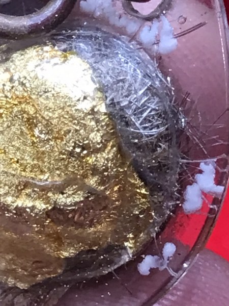 ๑. ตะกรุดเงินจารมือครูบาชุ่ม โพธิโก ๒. รูปถ่ายเก่าด้านหน้าครูบาเจ้าศรีวิชัย ด้านหลังครูบาชุ่ม โพธิโก ๓. พระเกศาครูบาชุ่ม โพธิโก ปิดทอง ๔. พระอัฐิธาตุ ครูบาชุ่ม โพธิโก ได้มาจากลุงดิศ อายุกว่า ๖๐ ปีแล้ว เป็นของรุ่นคุณพ่อชื่อพ่อหนานมี ชาวประตูป่า จ.ลำพูน