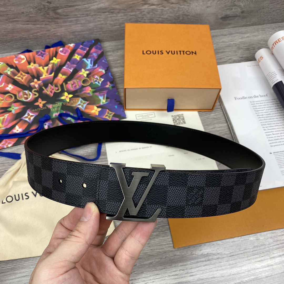 [Pre-order] Louis Vuitton เข็มขัดรุ่น LV Initiales ขนาด 40 มม. ใส่ได้ทั้งสองด้านเกรด VIP คุณภาพที่ดีที่สุด