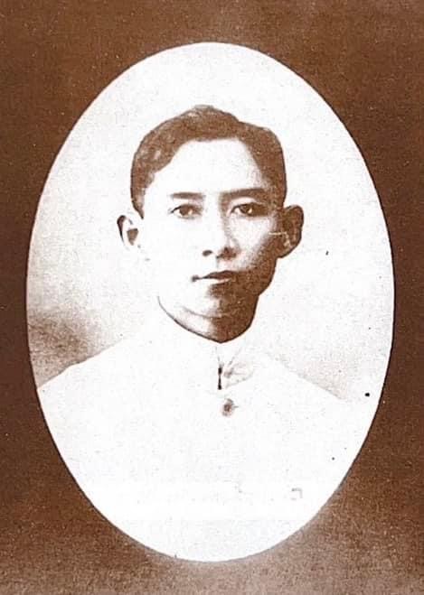 ราชสกุลมหิดล-ทูลกระหม่อมแดง / สงครามโลกครั้งที่ 2 ขบวนการเสรีไทยในสหรัฐอเมริกา. หนังสือที่ระลึก 72 ปีสมาคมนักเรียนเก่าสหรัฐอเมริกาฯ.