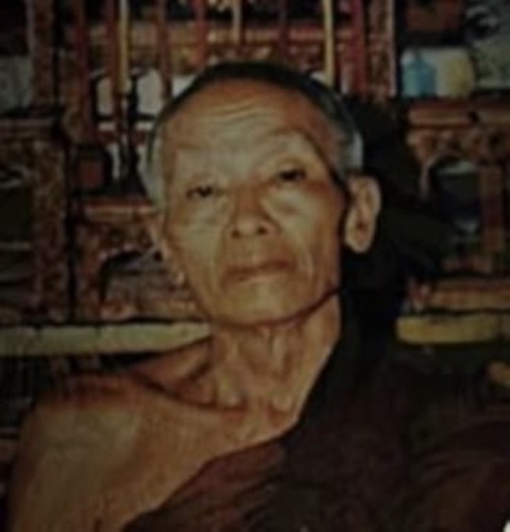 พระทันตธาตุครูบาคำฟู วัดยั้งปวน อ.หางดง จ.เชียงใหม่ พร้อมพระพระเกศา และเส้นเกศา ได้มาจากสล่านพ อายุประมาณ 64 ปี ได้พระทันตธาตุนี้มาจากคน อ.หางดง เจ้าของทันตธาตุเดิมเป็นลูกศิษย์ ใกล้ชิดครูบาคำฟู สล่านพได้พระทันตธาตุมาในราว ๆ ปี 2547