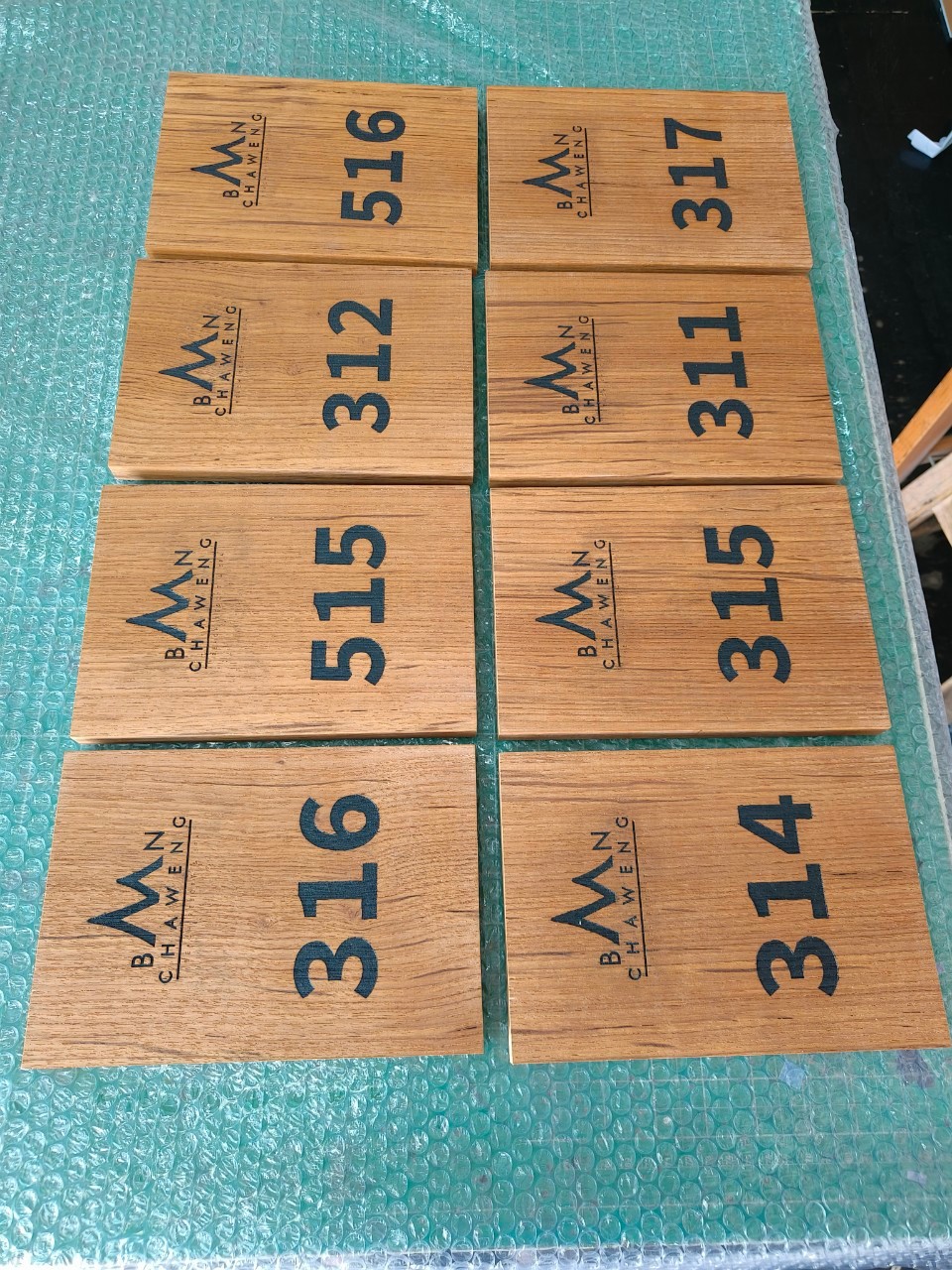 ป้ายไม้เลเซอร์