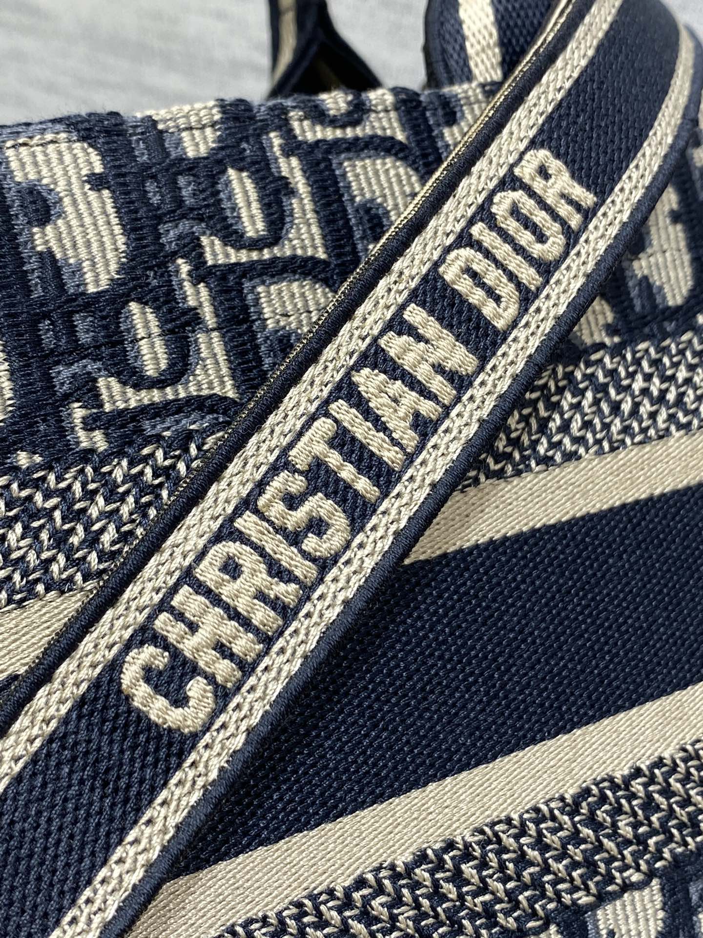 [Pre-order]กระเป๋า Dior East-West Dior Book Tote Blue Dior Oblique with strap งานเกรด Vip คุณภาพดีที่สุด