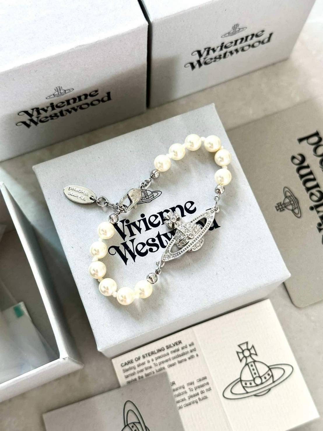 New Vivienne Westwood Silver Pearl Bracelet สร้อยข้อมือวิเวียนมุก สีเงิน ฮิตมากกกก