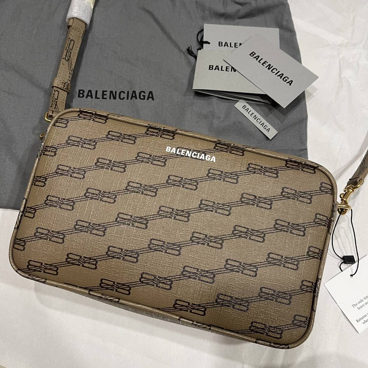 New Balenciaga Camera Bag ใบใหญ่นะคะ 10.5" จุของได้เยอะ อุปกรณ์ถุงผ้า การ์ด