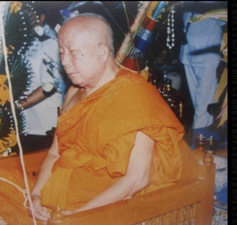 พระทันตธาตุ ครูบาสม วัดเมืองราม จ.น่าน ได้มาจากคุณวินัย อายุ 84 ปี อดีตนายอำเภอหลายพื้นที่ ได้พระทันตธาตุนี้มาปี 2542 จากนายสมชาย เป็นลูกน้อง ปัจจุบันนายสมชายเสียชีวิตแล้ว นายสมชายได้รับมาจากพระรับใช้ครูบาสม ซึ่งได้รับพระทันตธาตุมาจากมือครูบาสม