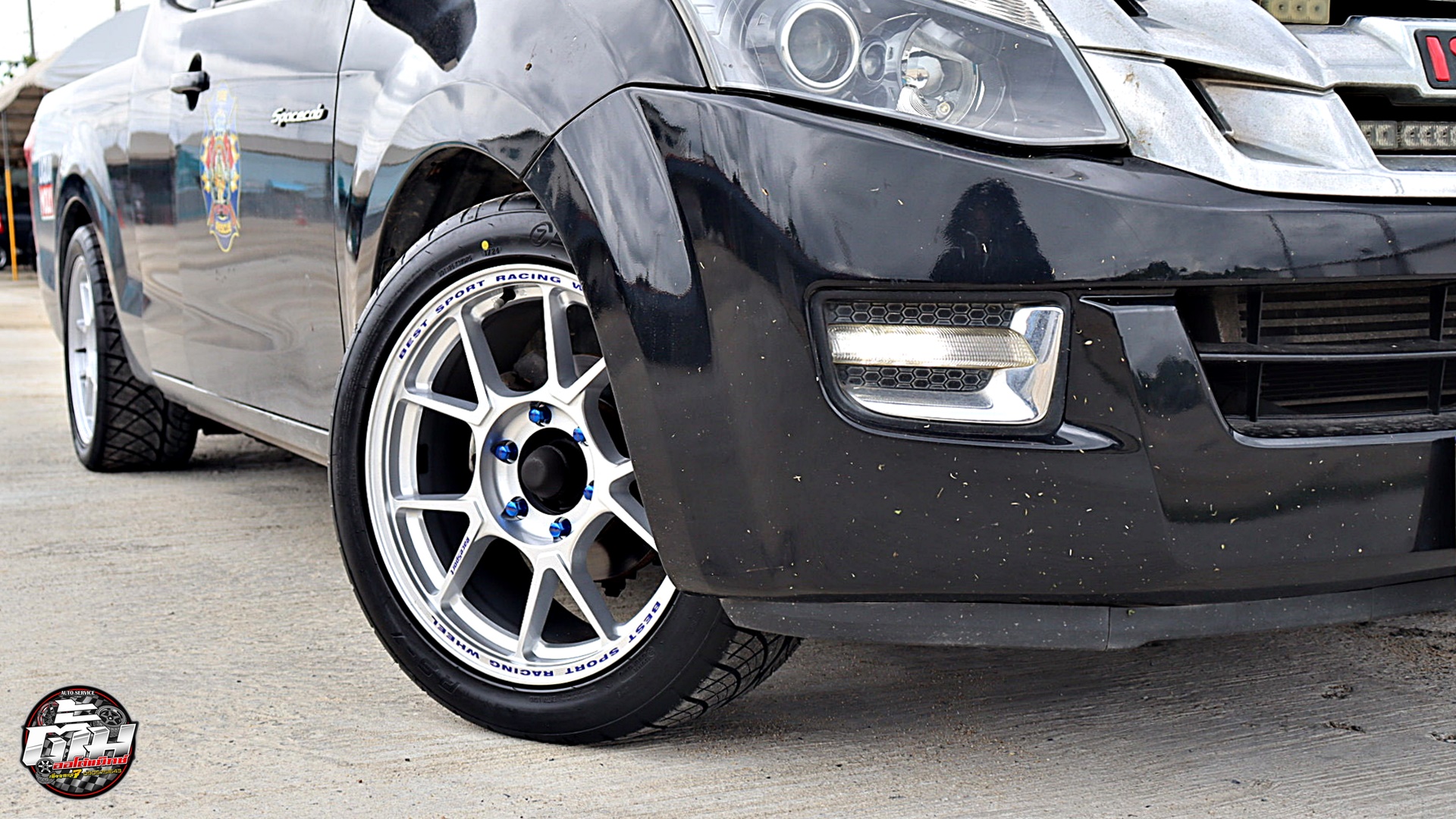 ISUZU D-MAX เปลี่ยนล้อยาง ล้อ JP Racing Wheels TC005 ขอบ18นิ้ว ยาง SEVEN Tire RS-7 F 245/45R18 100V R 275/40R8 103V