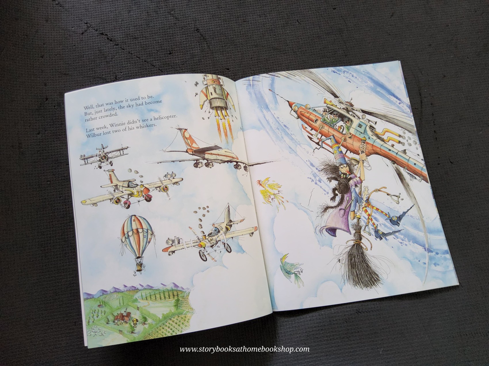 หนังสือนิทานปกอ่อน** 🍅WINNIE Flies Again by Valerie Thomas and Korky Paul