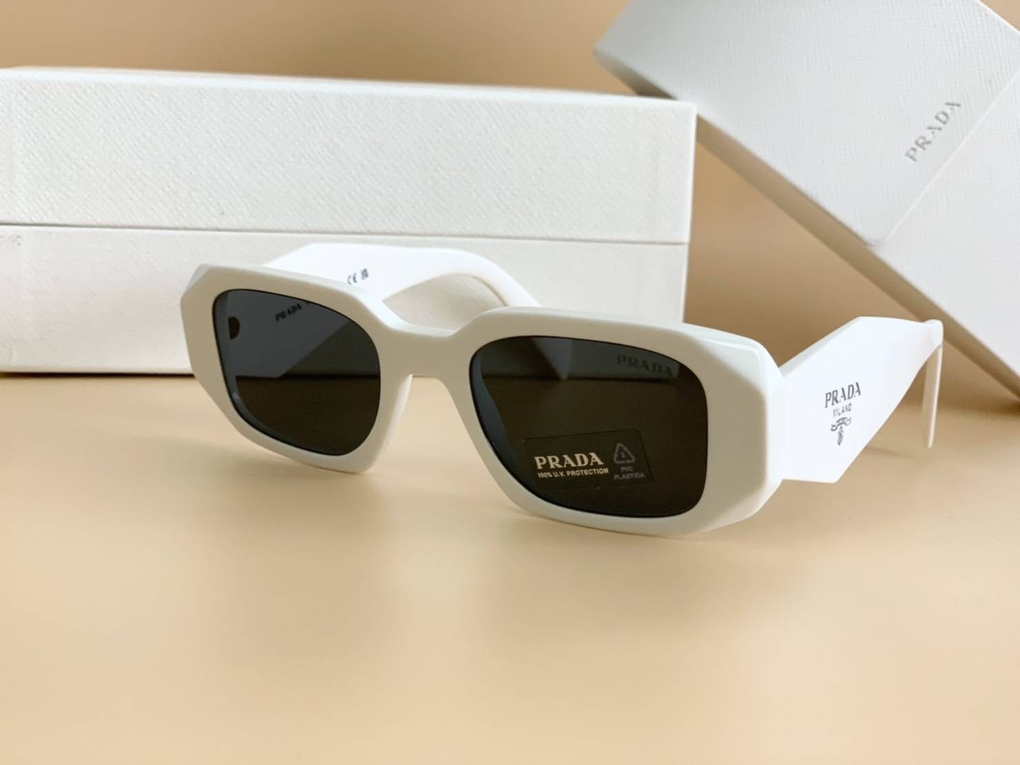 Prada Symbole Sunglassess, 17WS 49 mm White อุปกรณ์ ผ้าเช็ด การด กล่องหนัง กล่องกระดาษPrada