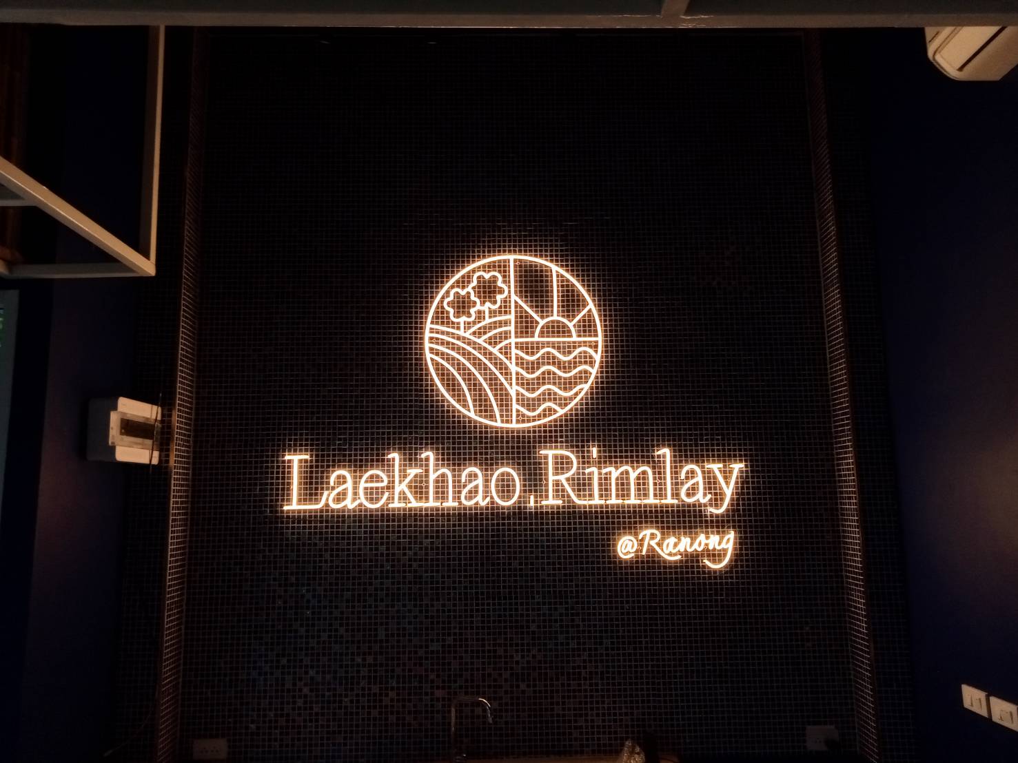 #งานติดตั้งป้ายไฟนีออนดัดLED