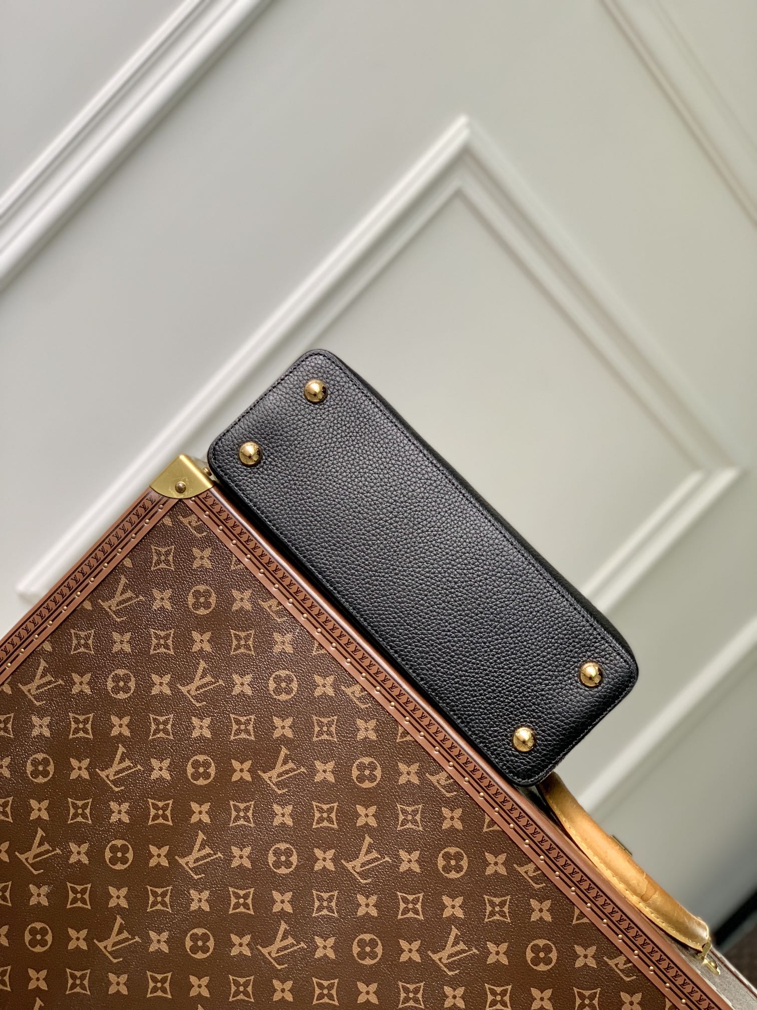 [Pre-order]กระเป๋าสะพาย LOUIS VUITTON Taurillon Leather Capucines งานคุณภาพที่ดีที่สุด