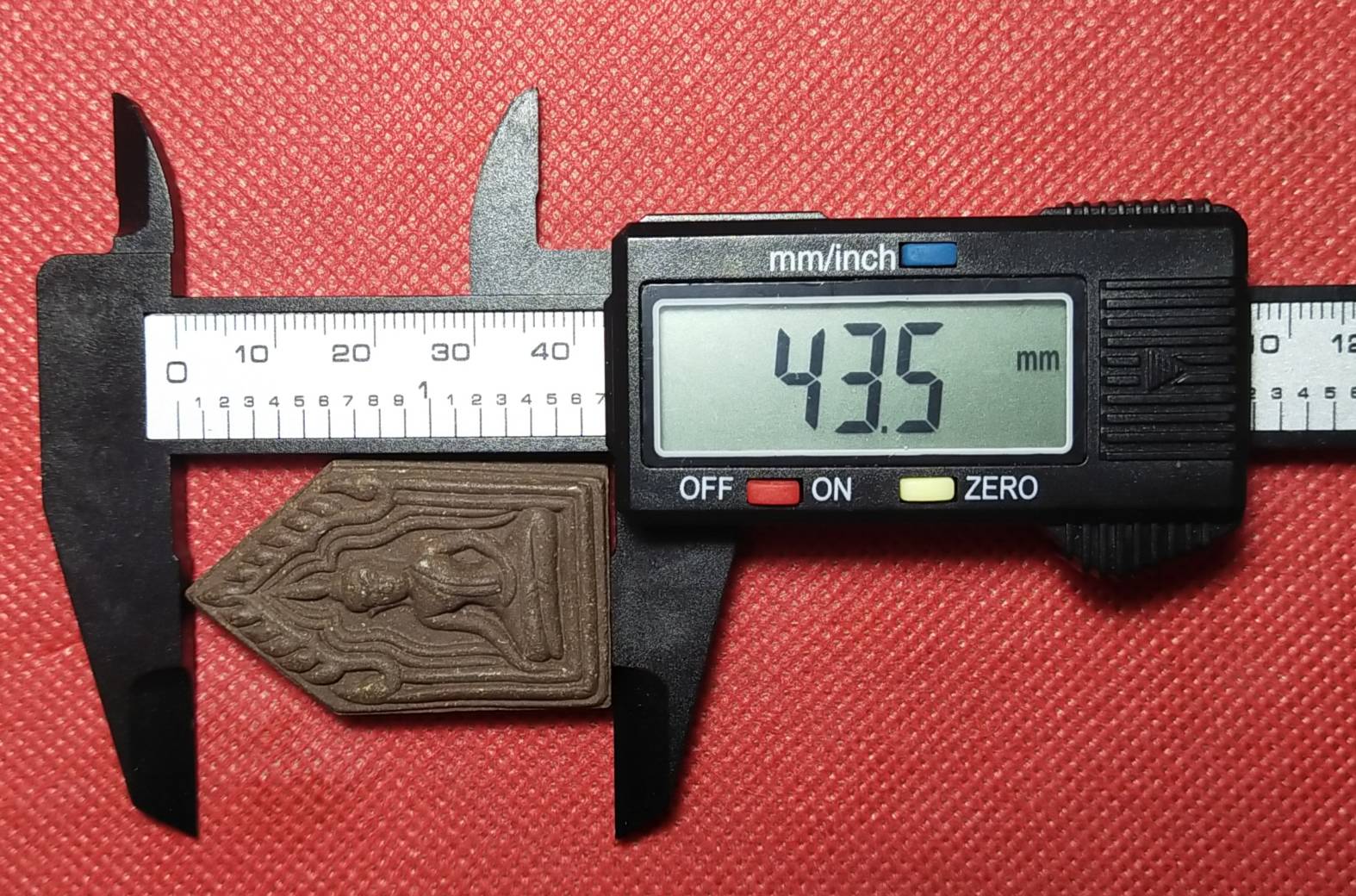 พระขุนแผน รุ่น 3 (ไข่หลง) ปี 2548 (รุ่นประสบการณ์) หลวงพ่อสมนึก วัดหรงบน จ.นครศรีธรรมราช (พิมพ์เล็ก) (เกจิผู้มีพลังจิตสูง มากด้วยเมตตา บารมี)