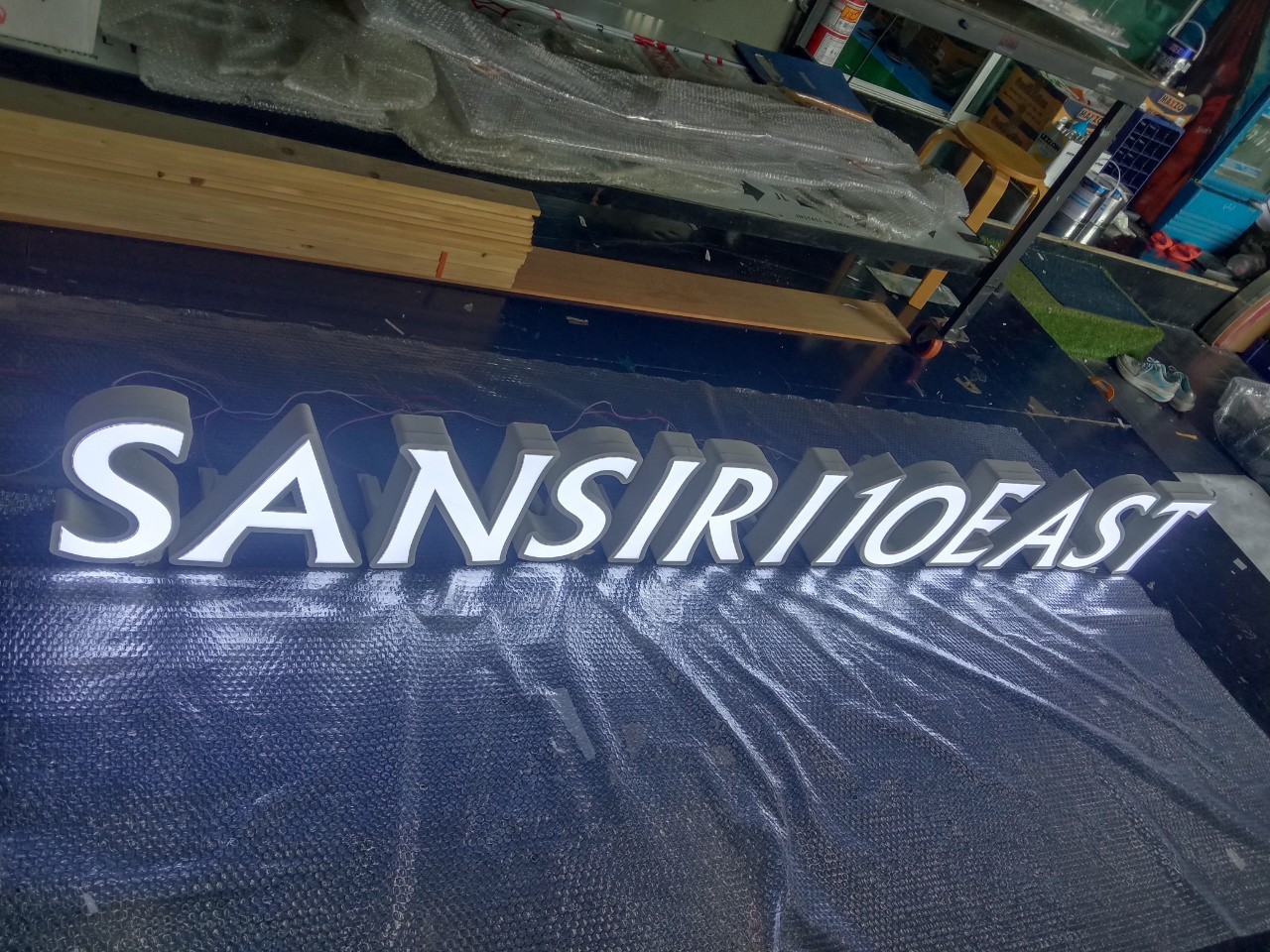 ป้ายอักษรไฟออกหน้า SANSIRI 10 EAST