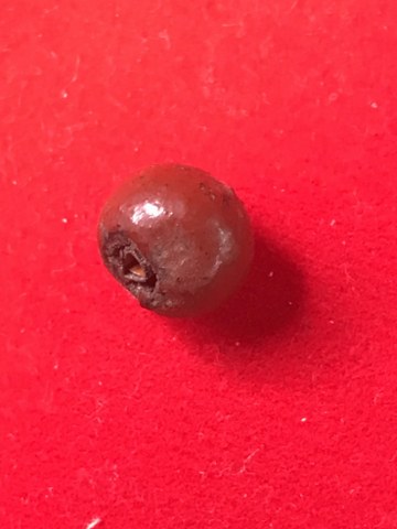 ๑. พระทัตธาตุ ครูบาแก้ว สุทโธ ๒.รูปถ่ายด้านหลังติดจีวร ๓. ล็อกเกตรุ่นแรก ปี ๑๘ ๔. เม็ดประคำจำนวน ๑ เม็ด ๕. รูปถ่ายด้านหลังติดพลอยคำ และ ๖.รูปหล่อรุ่น ๑ ของหลวงปู่แก้ว สุทโธ วัดดอยโมคลาน จ.เชียงใหม่