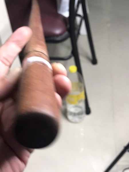 ไม้เท้าหลวงปู่ครูบาชัยยะวงศาเล่มนี้ จากคำบอกเล่าของหนานดิ๊วา และแต่ก่อนเป็นพระบวชที่วัดห้วยต้ม ว่าไม่เท้าเล่มนี้แต่เดิมมี ๒ เล่มที่ได้มาจากหนานบัญชาซึ่งอยู่ใกล้ชิดหลวงปู่ฯ (ตอนนี้ท่านเสียชีวิตแล้ว) ตั้งแต่ปี ๒๕๔๐- ๒๕๔๑ โดยแบ่งกับเพื่อนชื่อน้อยณรงค์คนละเล่