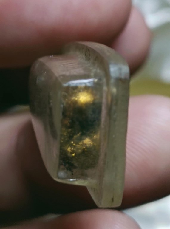 พระทันตธาตุ ครูบาศรี วัดดอนมูล อ.แม่่จัน จ.เชียงราย องค์นี้ได้มาจากคุณพิทักษ์ฯ อดีตเจ้าหน้าที่ไปรษณีย์ อ.แม่จัน ปัจจุบัน อายุ 72 ปี คุณพิทักษ์ เป็นญาติกับครูบาศรี และรับใช้ครูบาศรีตั่งแต่ปี 2530-2538 ได้รับพระทันตธาตุองค์นี้มาเมื่อปี 2538