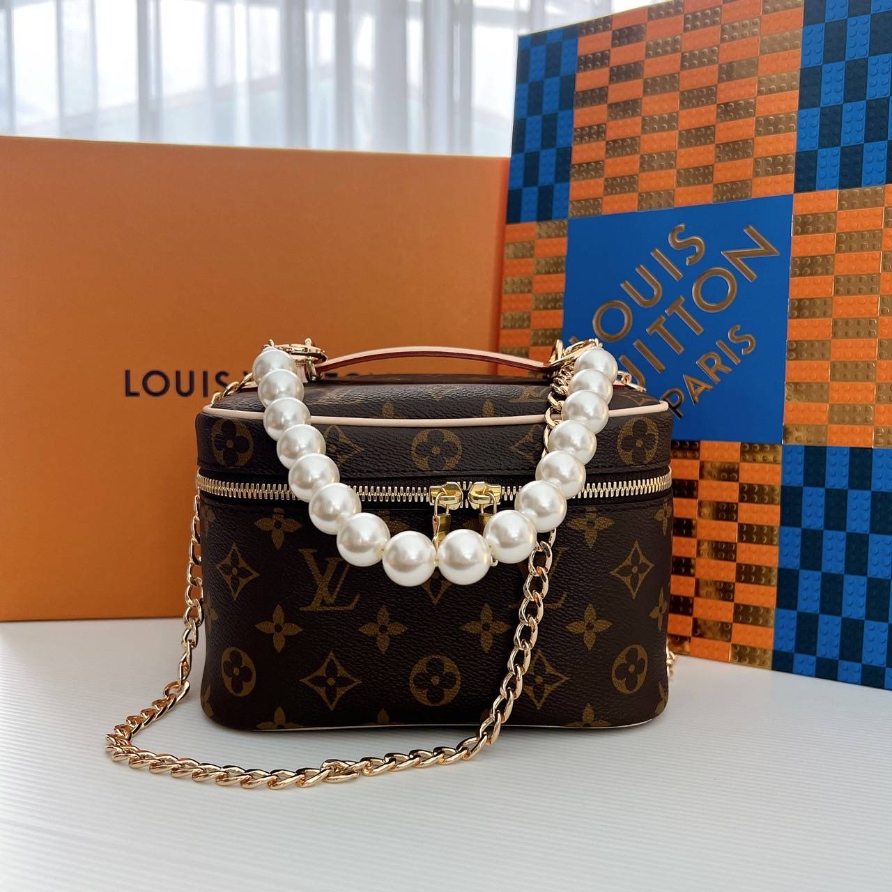 รอบนี้ยังได้ราคาเดิมนะจ้า New Louis Vuitton Nice Mini Microchip อุปกรณ์: กล่อง/ถุงผ้า/การ์ด/ถุงกระดาษ/ริบบิ้น/สำเนาใบเสร็จ/แถมสายโซ่ยาว DIY+สายมุก