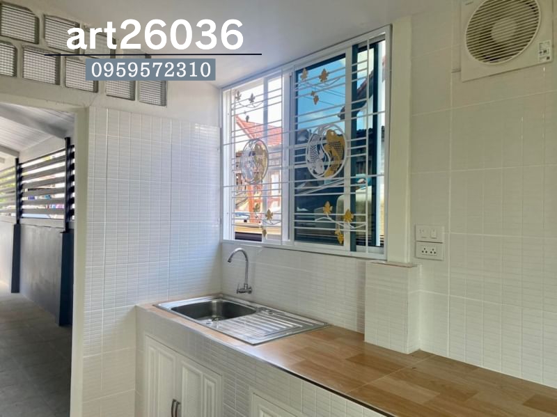 เหล็กดัดพร้อมมุ้งลวด โทนสีขาว ปลาวงกลม