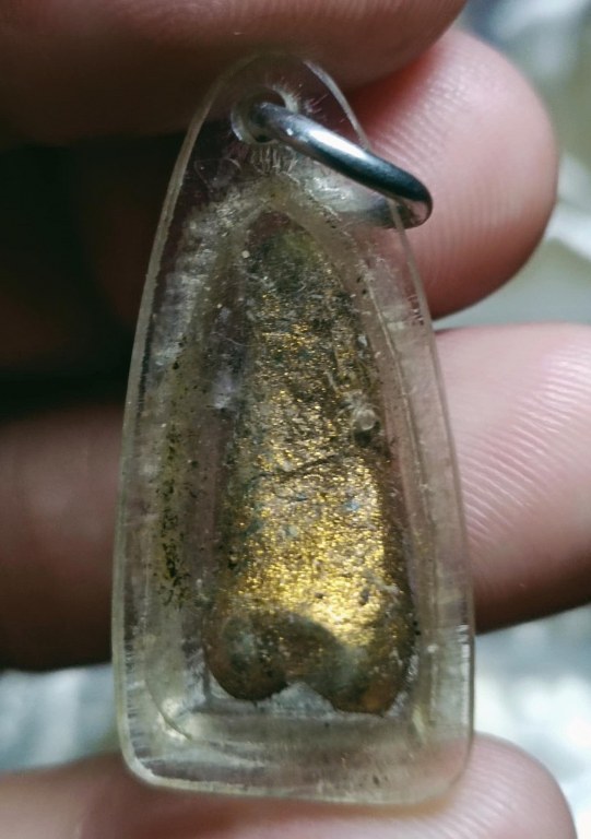 พระทันตธาตุ ครูบาศรี วัดดอนมูล อ.แม่่จัน จ.เชียงราย องค์นี้ได้มาจากคุณพิทักษ์ฯ อดีตเจ้าหน้าที่ไปรษณีย์ อ.แม่จัน ปัจจุบัน อายุ 72 ปี คุณพิทักษ์ เป็นญาติกับครูบาศรี และรับใช้ครูบาศรีตั่งแต่ปี 2530-2538 ได้รับพระทันตธาตุองค์นี้มาเมื่อปี 2538