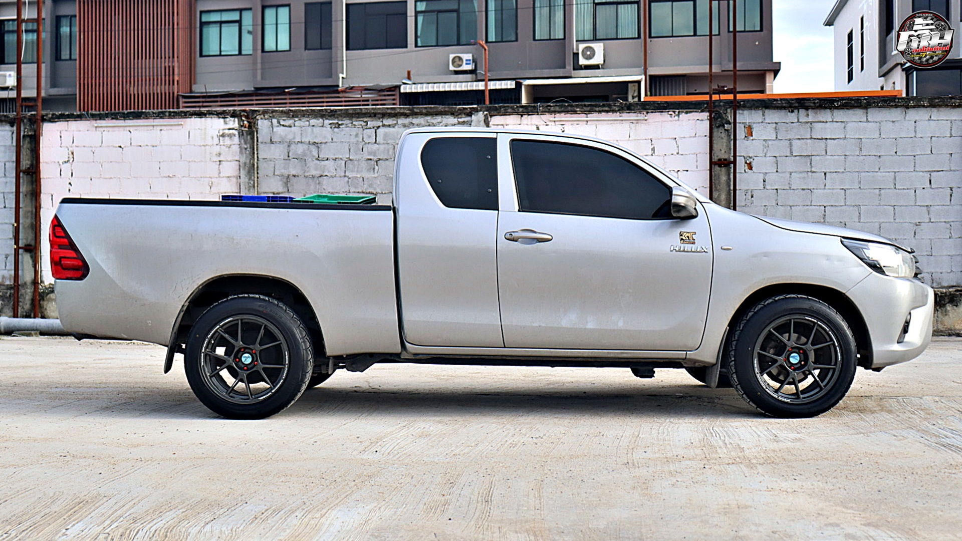 TOYOTA REVO เปลี่ยนล้อยาง ล้อ TC005 Predator Wheels ขอบ18นิ้ว ยาง KINTO V-36 255/50R18 106V