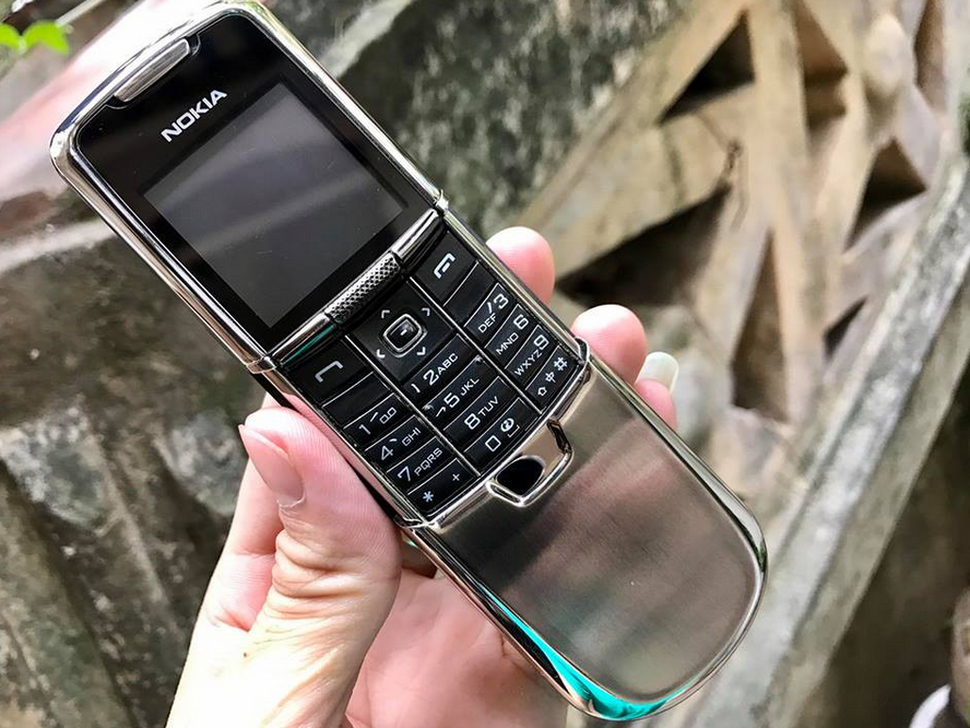 Nokia 8800 Silver Color !! GSM 900/1800/1900 อุปกรณ์ครบ Made in Finland