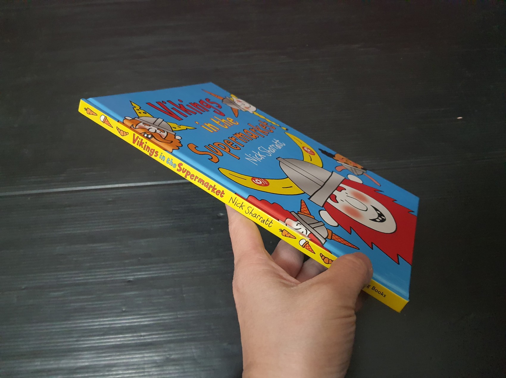 หนังสือนิทานปกแข็ง** 🍅🍅VIKINGS IN THE SUPERMARKET BY NICK SHARRATT