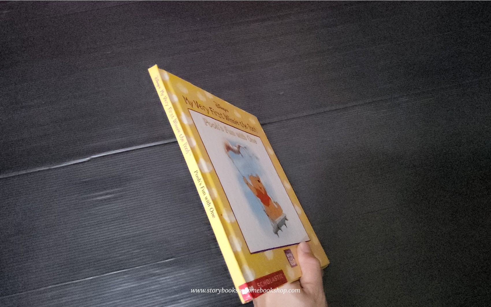 หนังสือนิทานปกแข็ง** 🍅🍓DISNEY'S MY VERY FIRST WINNIE THE POOH:POOH'S FUN WITH ONE