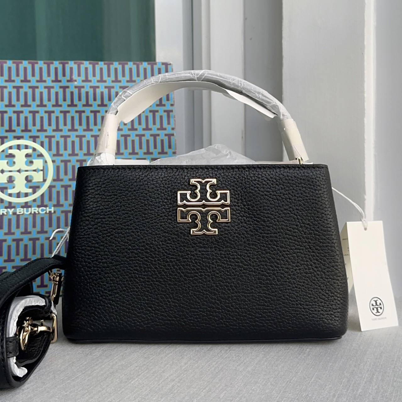 Nee Tory burch Britten Micro Satchel สายสะพายหนังถอดได้ ปรับได้ค่ะ ขนาด 5"(H) x 8"(L) x 3"(D)