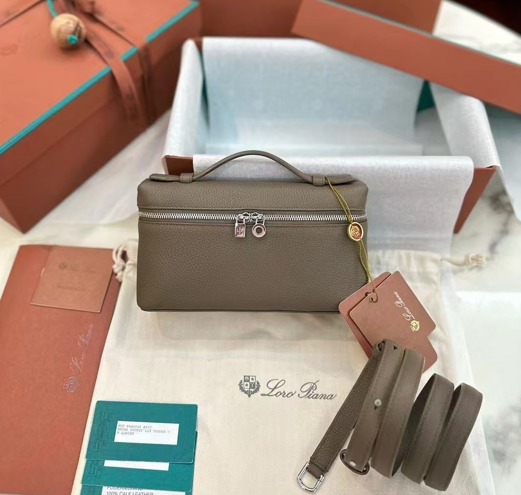 [Pre-order] Loro Piana รุ่น L19 Extra Pocket Pouch Classic Gray Calfskin งานเกรดคุณภาพเทียบแท้ VIP QUALITY