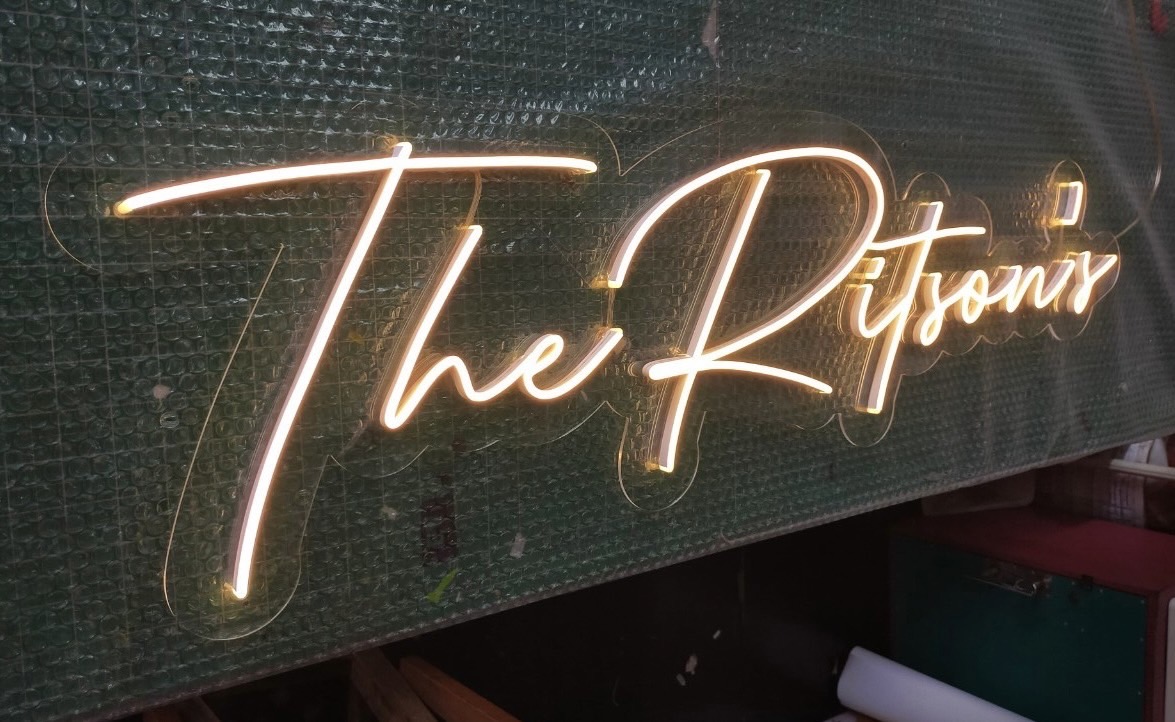 ป้ายไฟนีออนดัดled flex ป้ายไฟตกแต่งร้าน แสงไฟสีวอมไวท์ ขนาดป้าย 31 x 110 cm