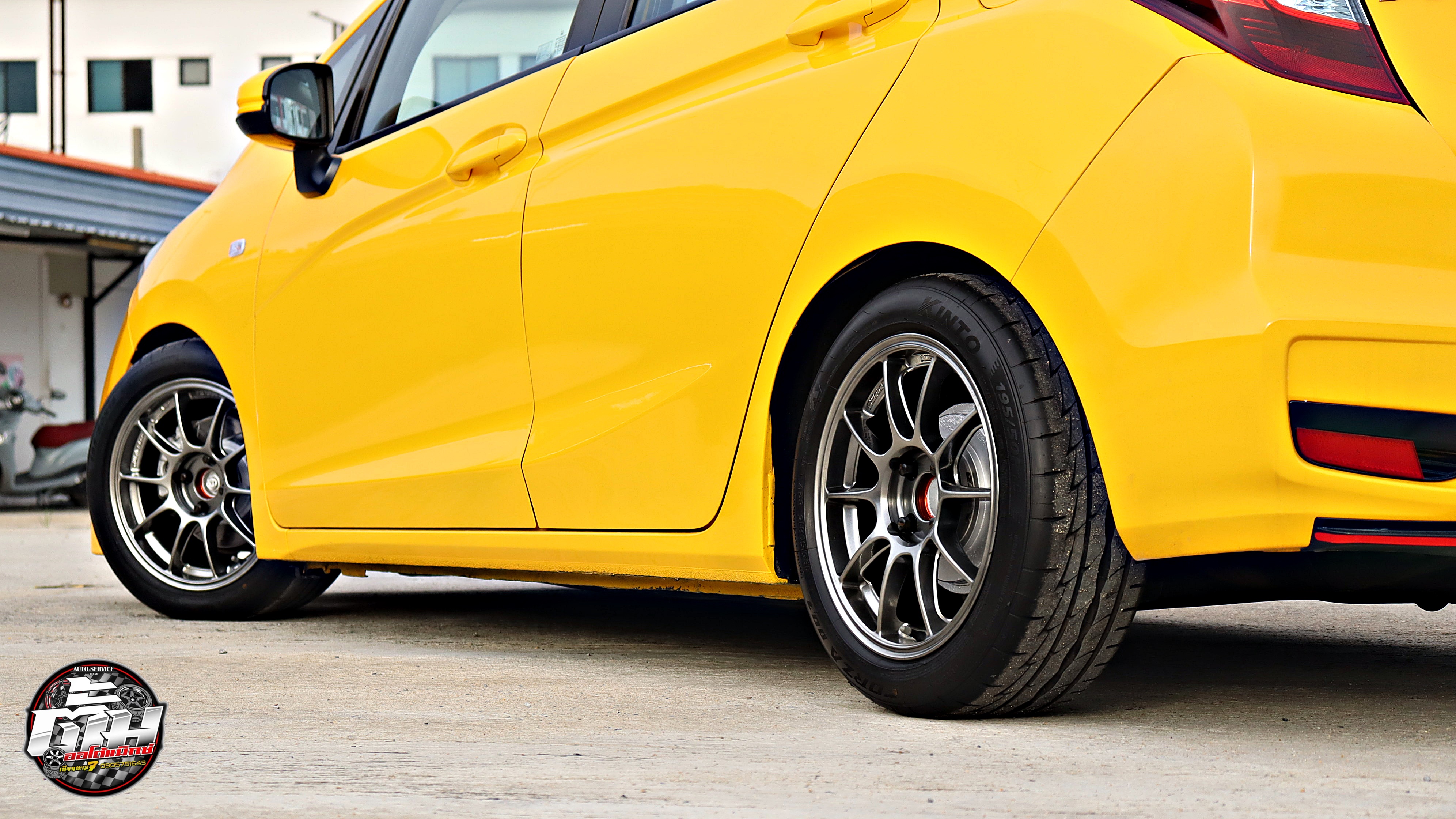 TOYOTA YARIS เปลี่ยนล้อยาง ล้อ TC105X ขอบ15นิ้ว ยาง KINTO FORZA 001 195/50R15 82V