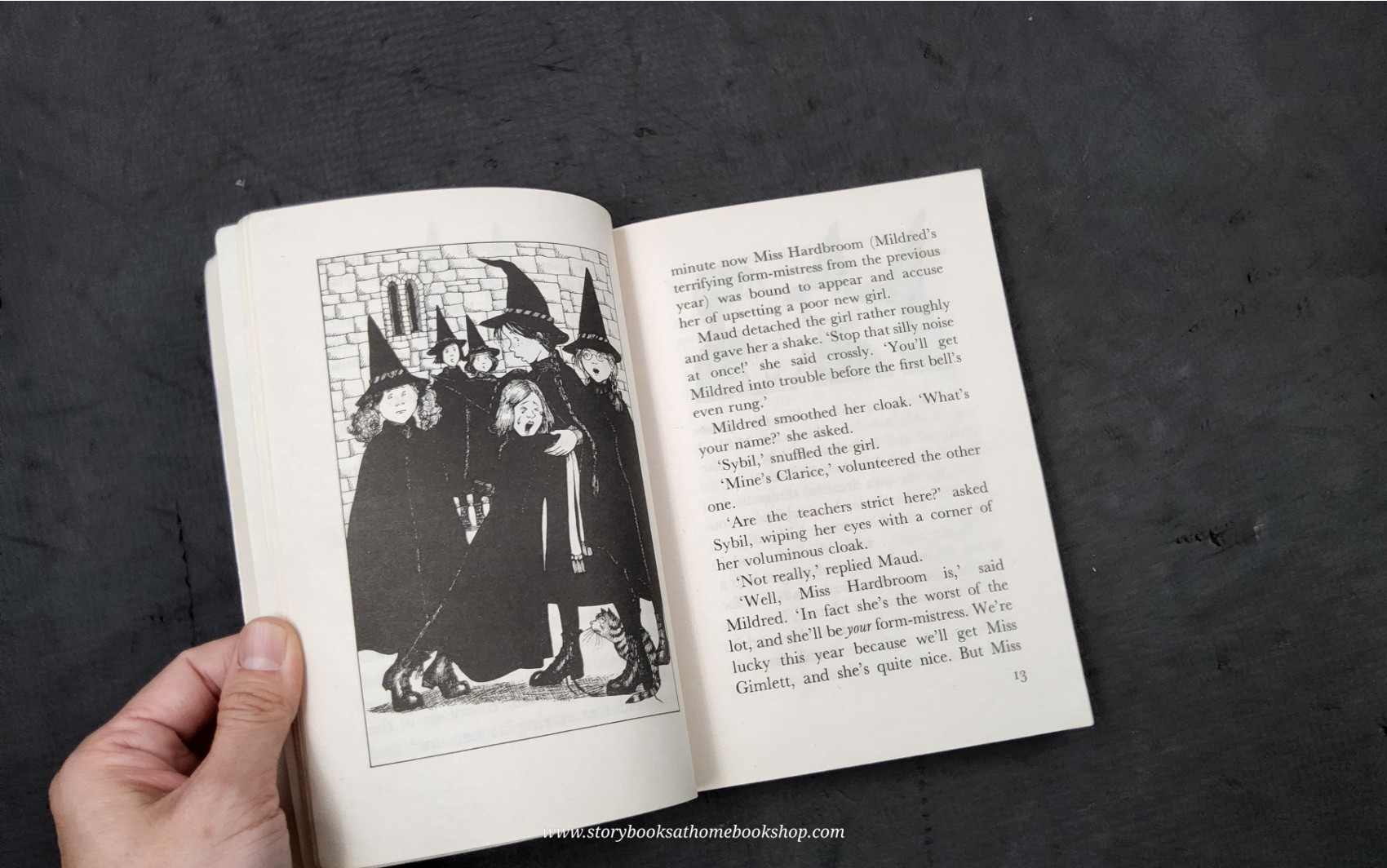 วรรณกรรมเยาวชน ** **หนังสือนิทานปกอ่อน** 🍅🍅A BAD SPELLFOR THE WORST WITCH BY JILL MURPHY