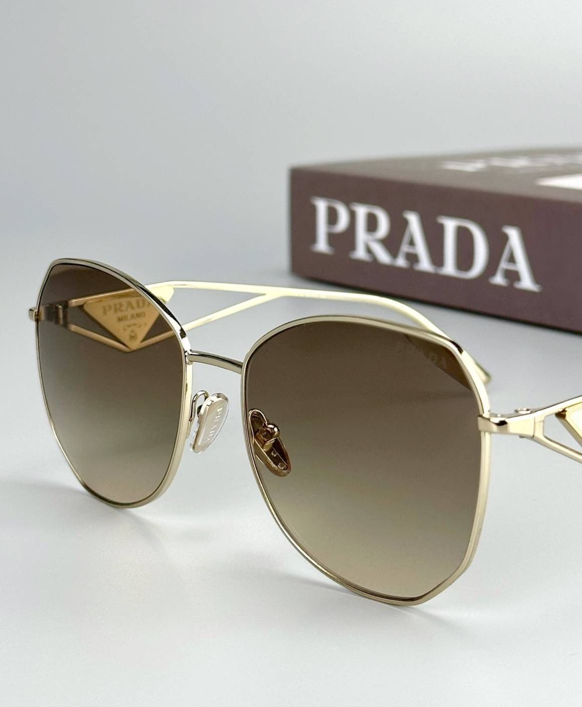 New prada sunglasses Gold / white เลนส์ 57 มม อุปกรณ์ กล่อง บุ๊ค ผ้าเช็ดเลนซ์
