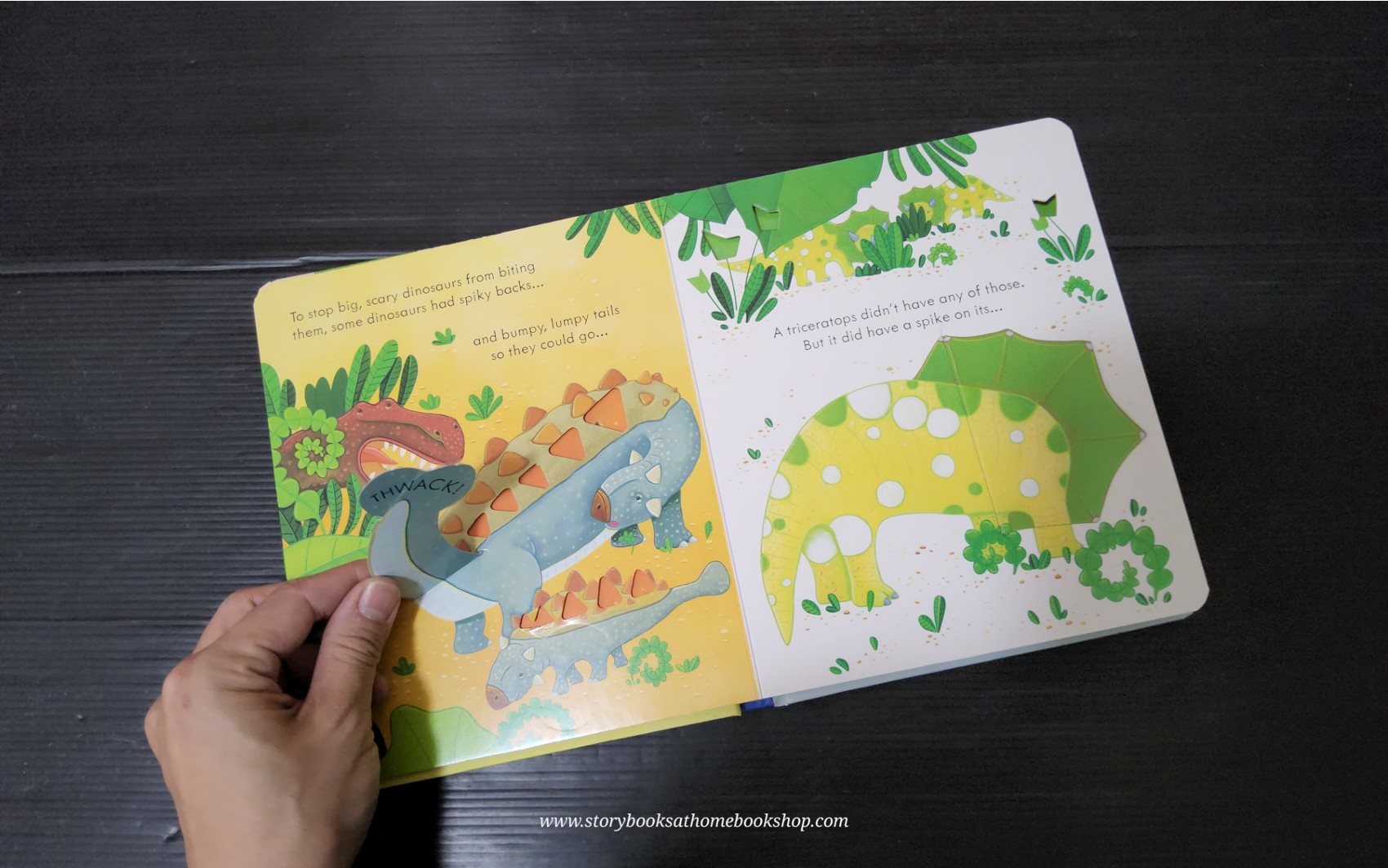 PEEP AND FLAP BOARD BOOK ** ð
ð
USBORNE PEEP INSIDE DINOSAURS