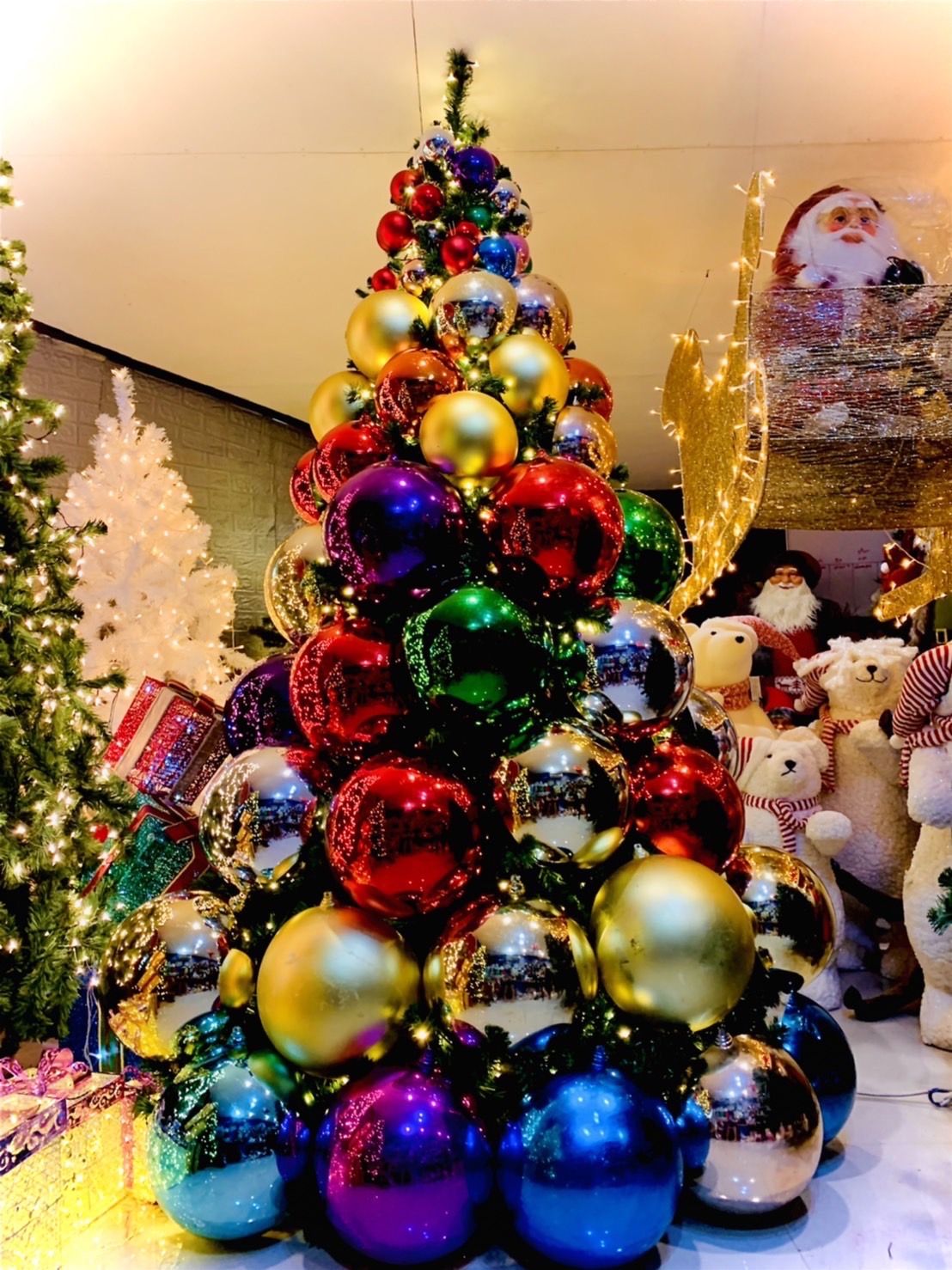 แบบแม่สีลูกบอลคริสต์มาส ในเฉดสีสันต่างๆ
