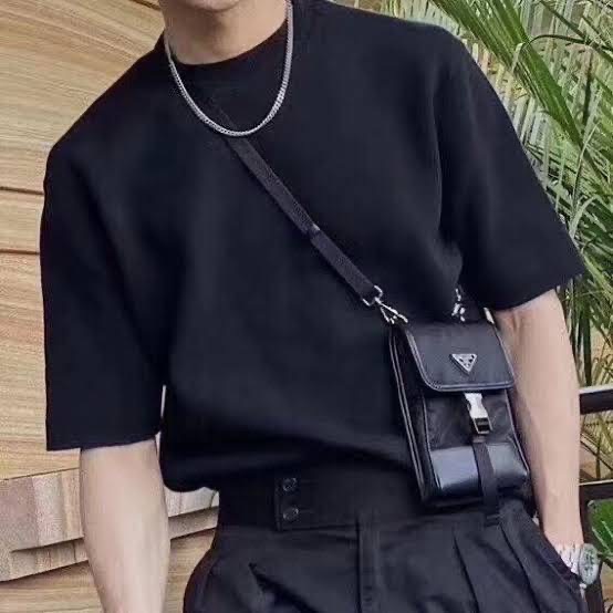 New Prada phone bag หายาก ขนาด : 17.5x12 ซม