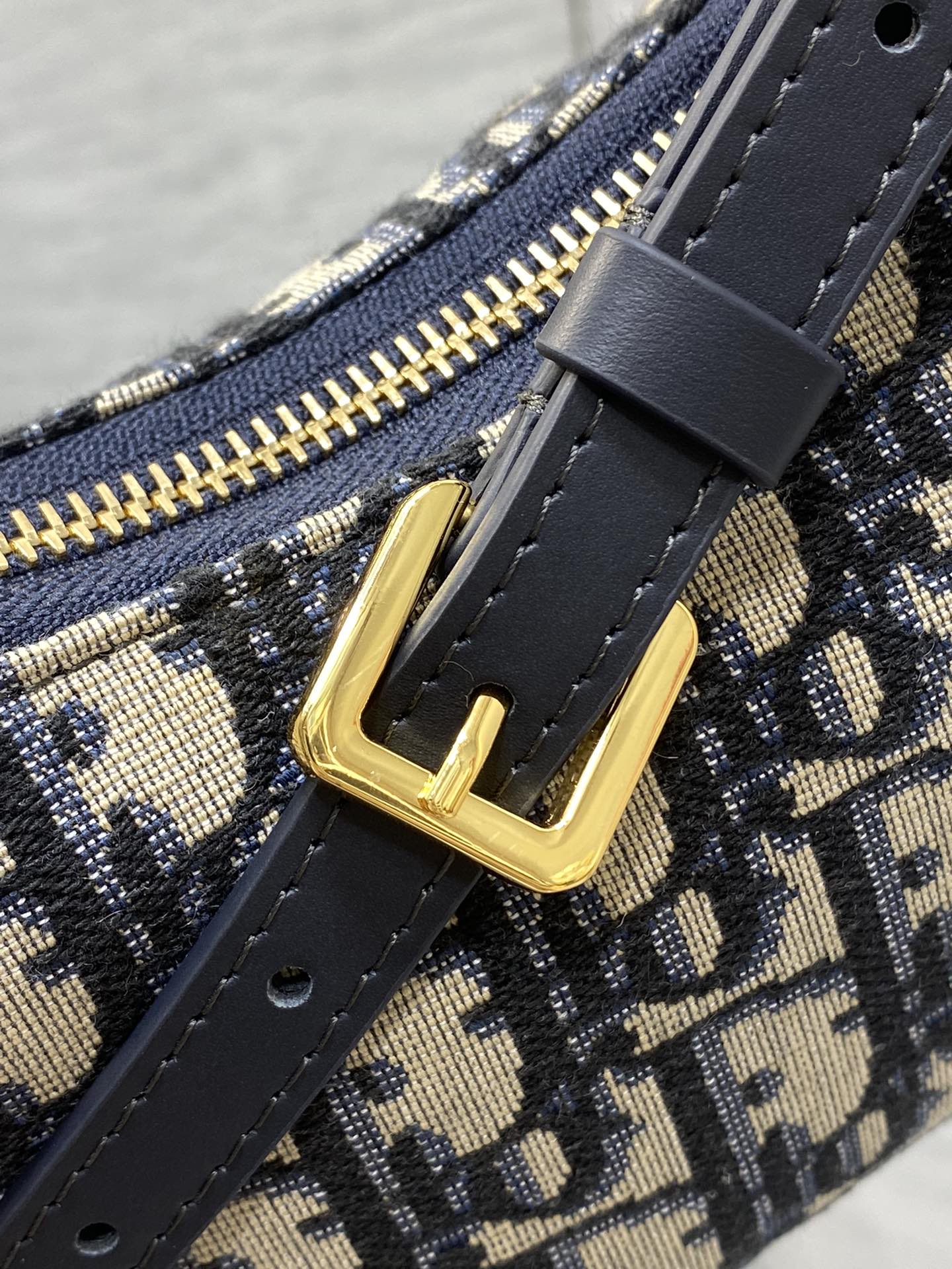 [Pre-order]กระเป๋าสะพายไหล่สไตล์โฮโบ Mini 30 Montaigne ผ้าแจ็กการ์ดลาย Dior Oblique สีน้ำเงิน งานเกรด Vip คุณภาพดีที่สุด