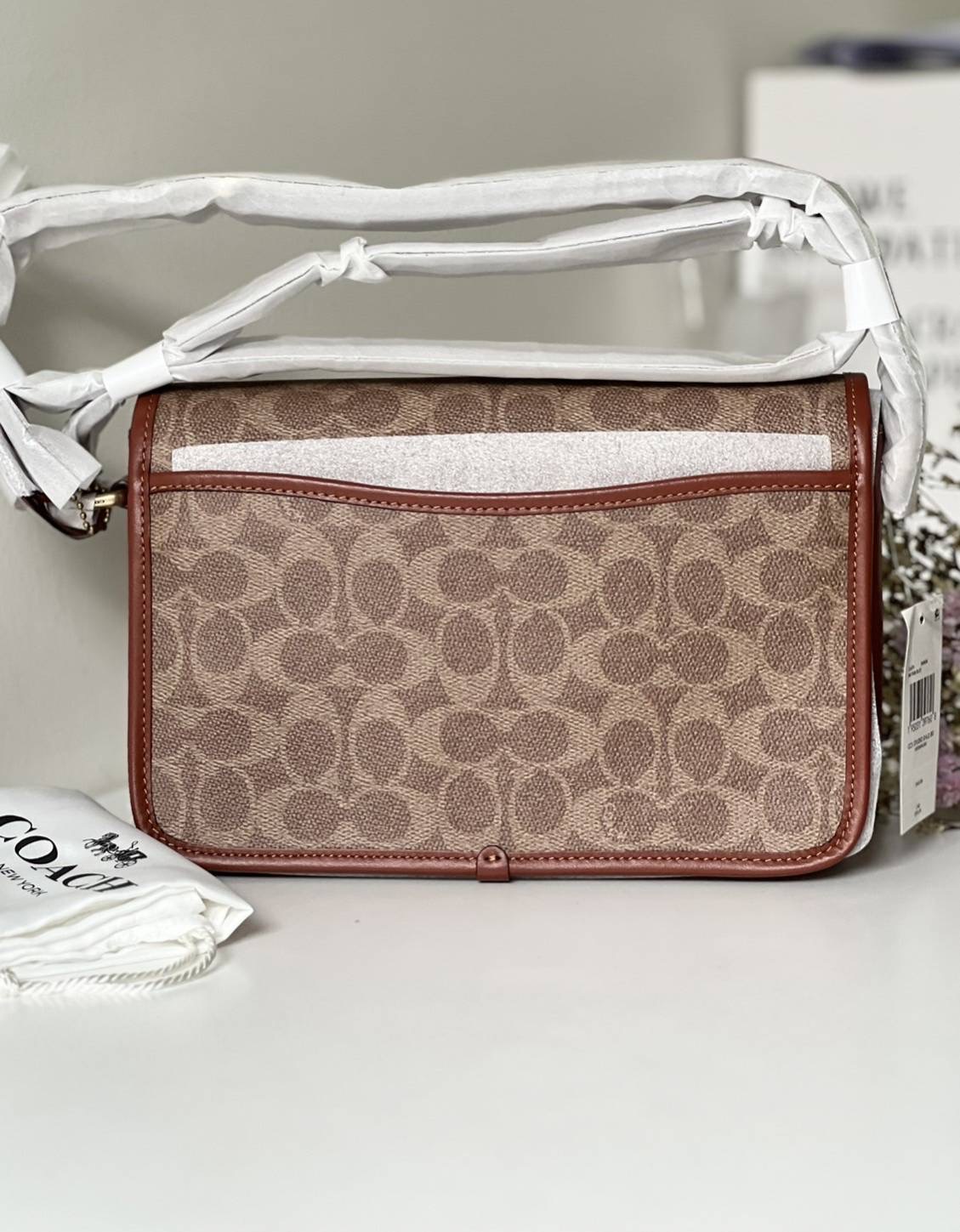 NEW COACH Coated Canvas Signature Studio Shoulder Bag Sz.9 3/4" (L) x 6 1/4" (H) x 3 1/2" (W) อุปกรณ์ถุงผ้า/ป้าย/การ์ด