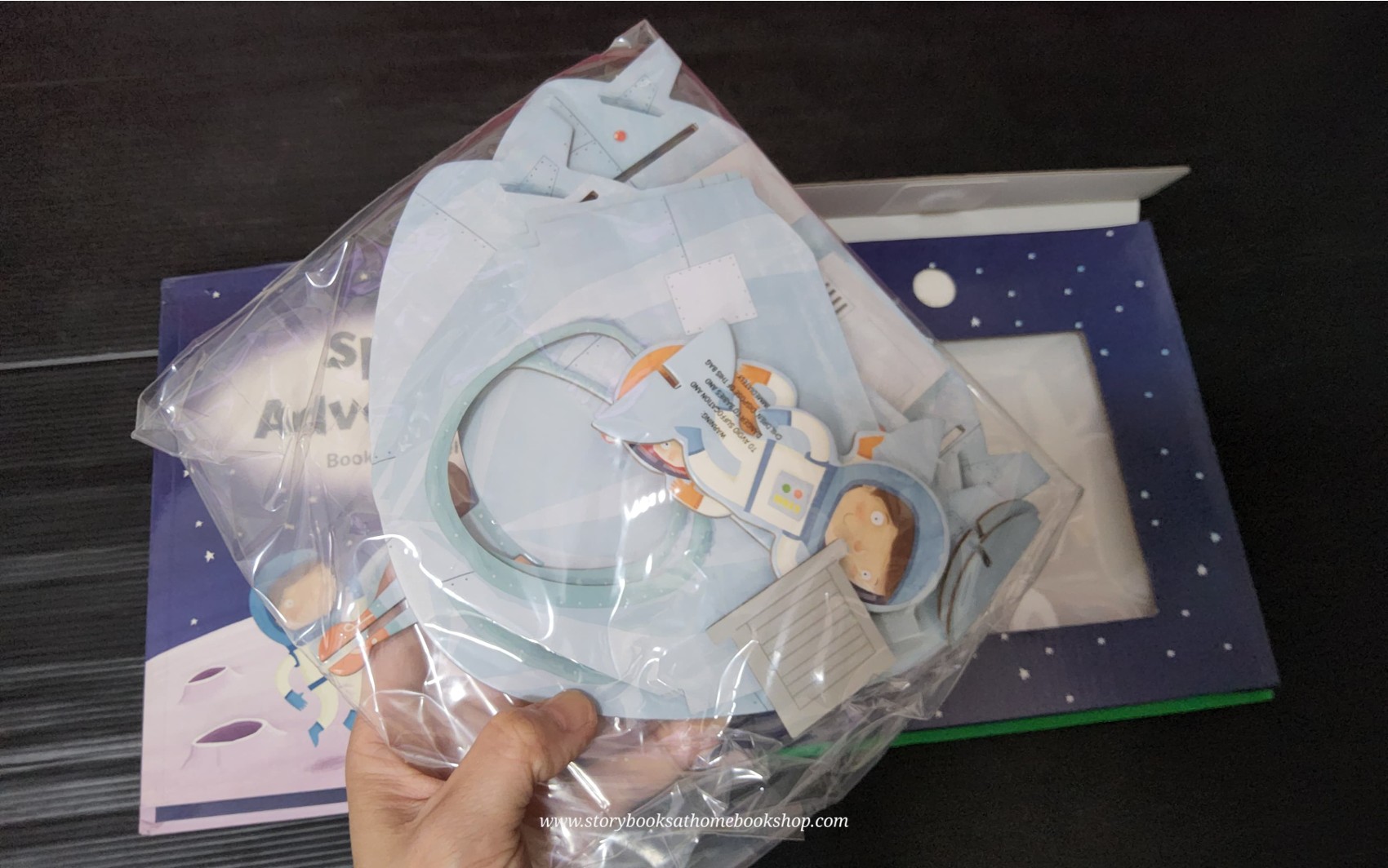 BOOK AND MODEL SET ** 🍅🍅SPACE ADVENTURE!